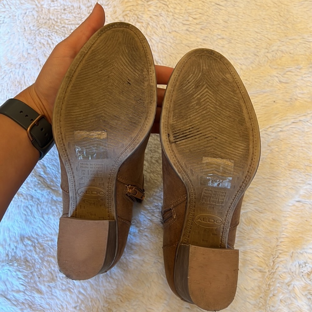 Booties 👢 - Picture 3 of 7